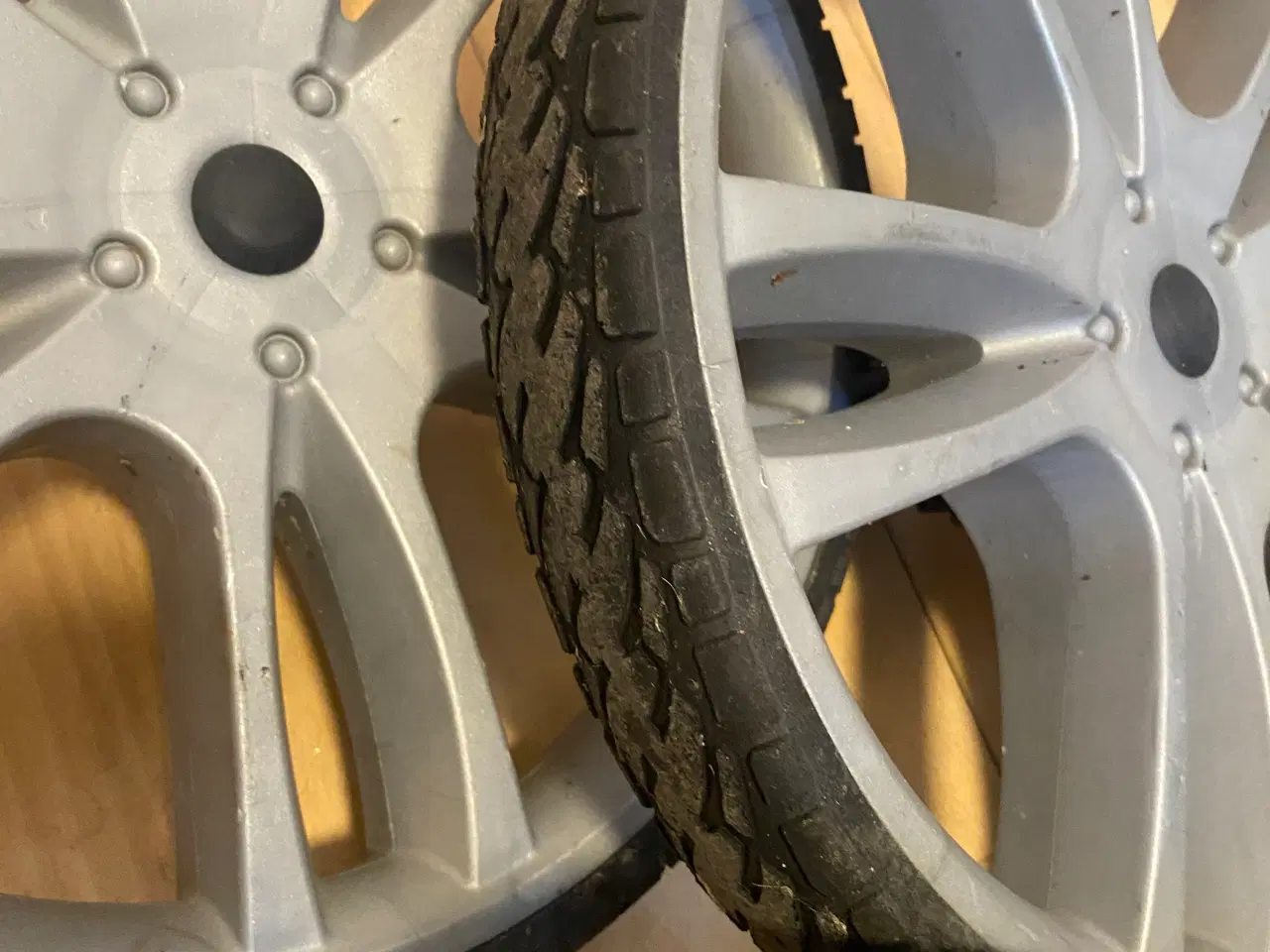 Billede 5 - originale punkterfri hjul til Odder barnevogn.