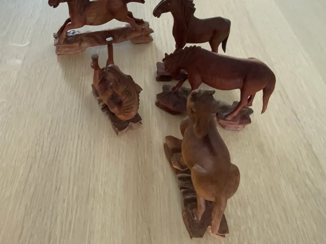 Billede 3 - 7 gamle små træfigurer heste, elefant og hjort