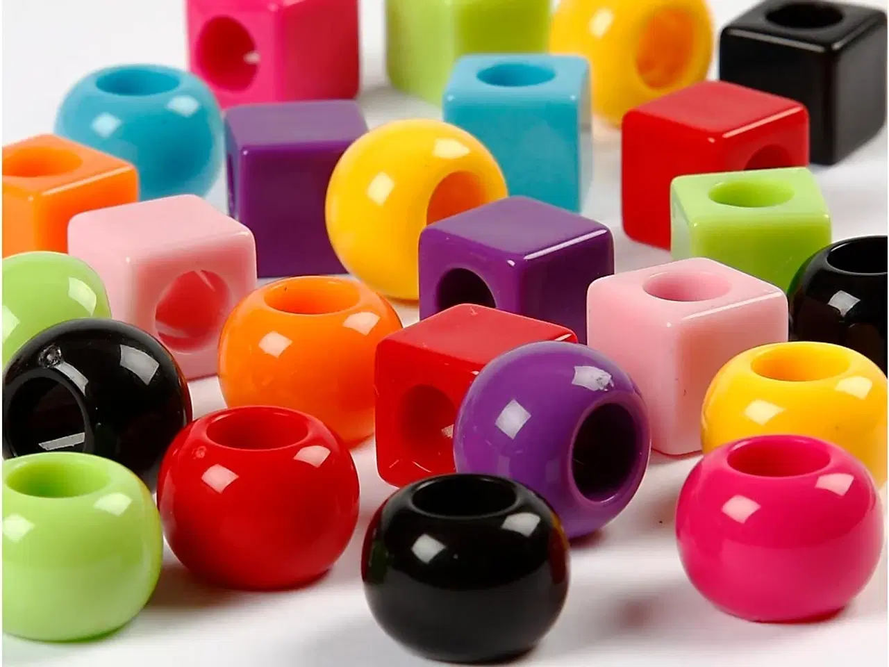 Billede 1 - Plastperler, str. 11 mm, hulstr. 7 mm, ass. farver, 1000 g, 1700ml/ 1 pk.