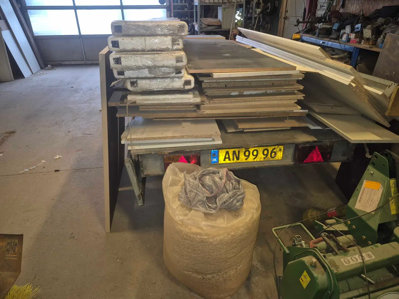 Billede 2 - Salg. Div. Plader. Hængsler mm