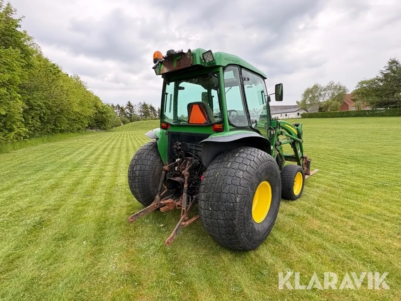 Billede 4 - Traktor John Deere 4520 med frontlæsser frontlift gafler og skovl