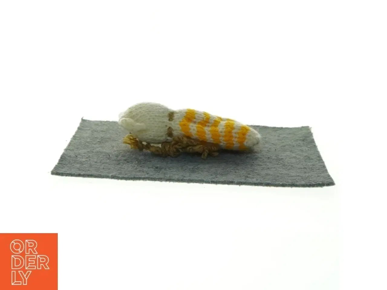 Billede 4 - Håndstrikket bamse (str. 13 x 7 cm)