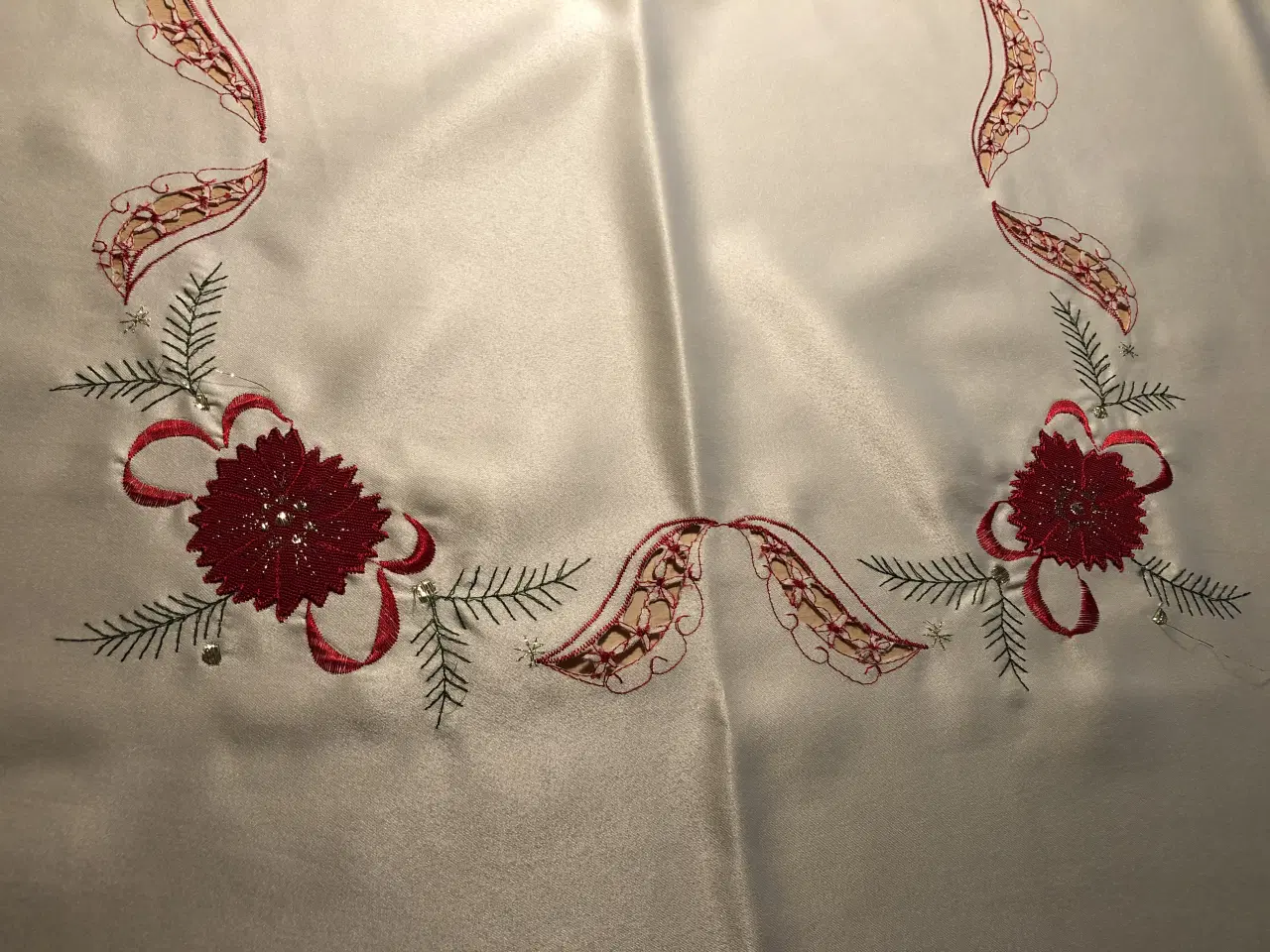 Billede 3 - Broderet juledug
