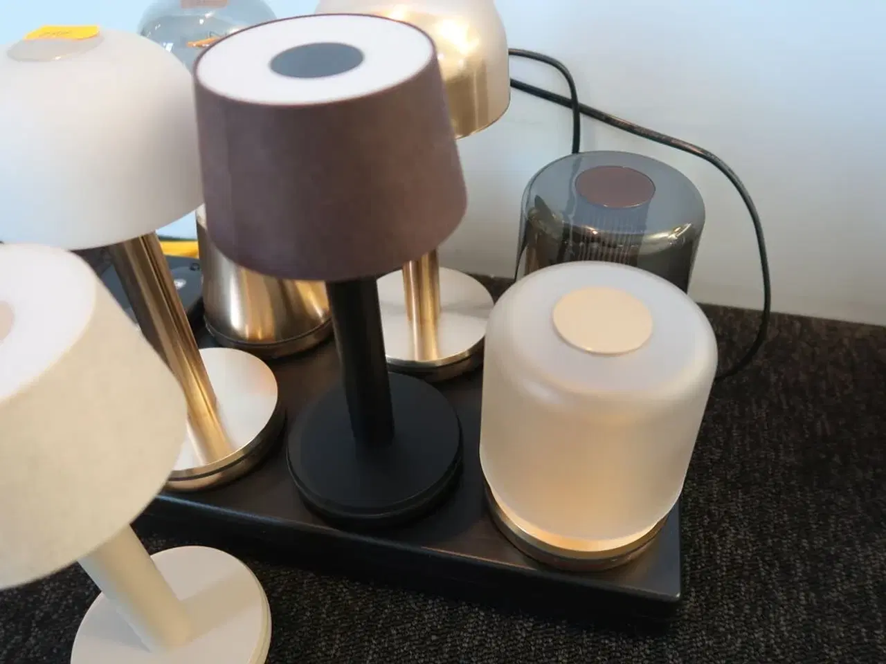 Billede 3 - 7 stk. LED-lamper med opladestander HUMBLE
