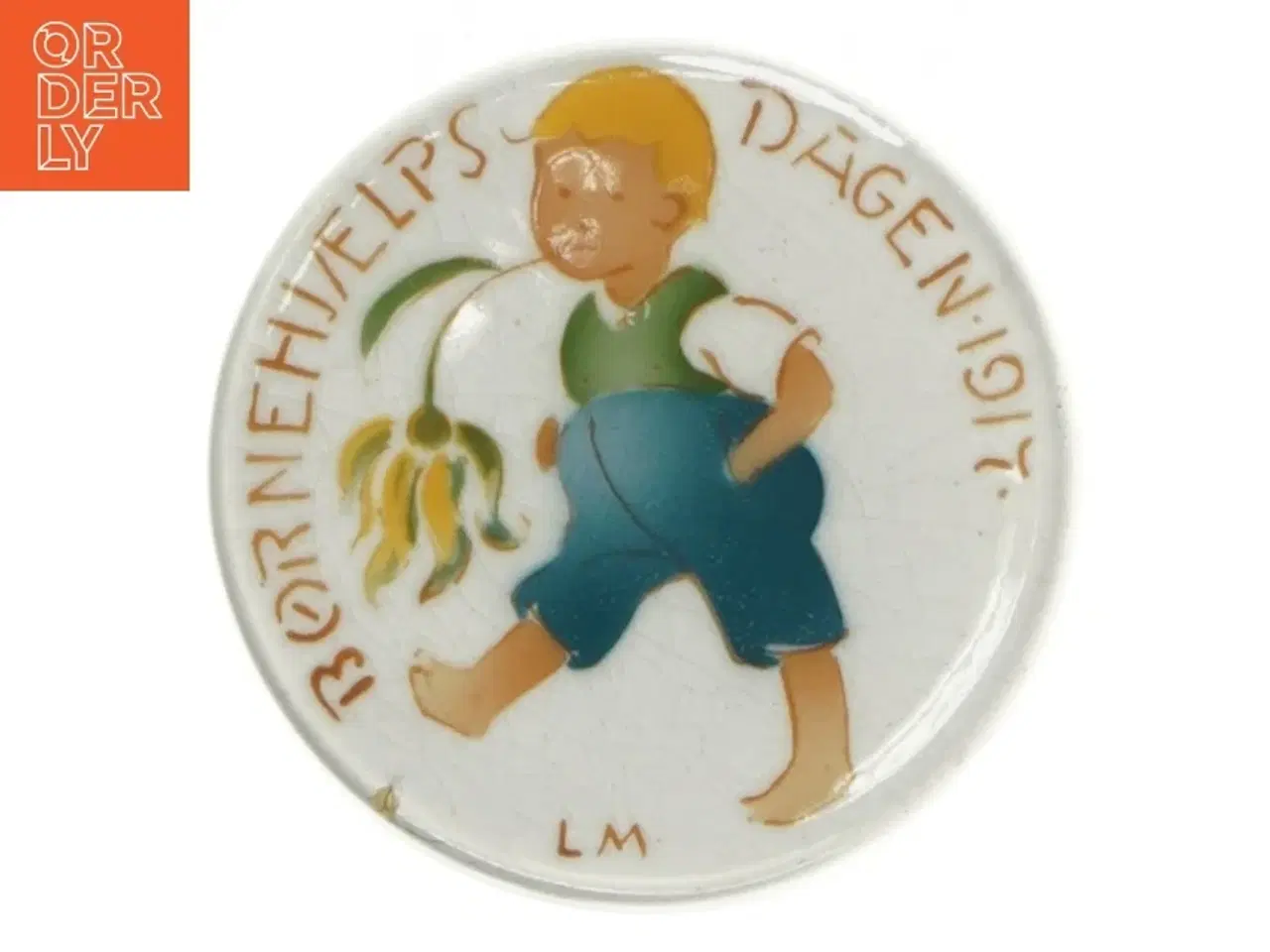 Billede 1 - Keramikvægskive fra Børnehjælpsdagen 1917 (str. Ø 9 cm)