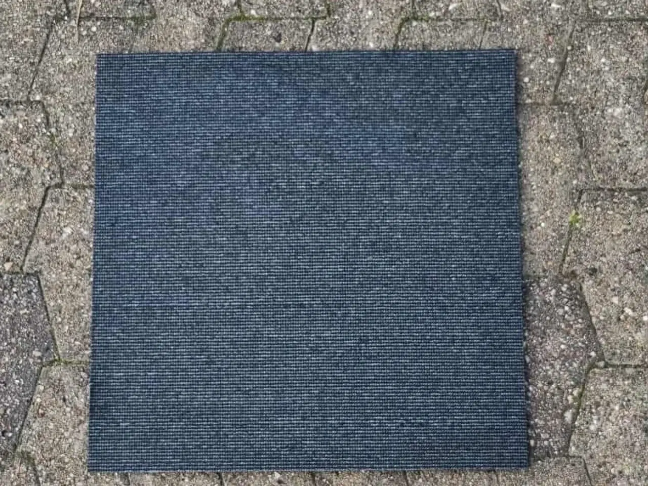 Billede 1 - Tæppefliser sorte - 200 m2