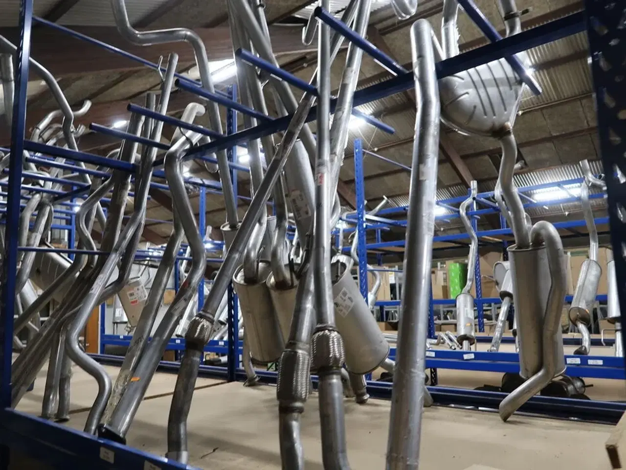 Billede 5 - Indhold i lagerreol