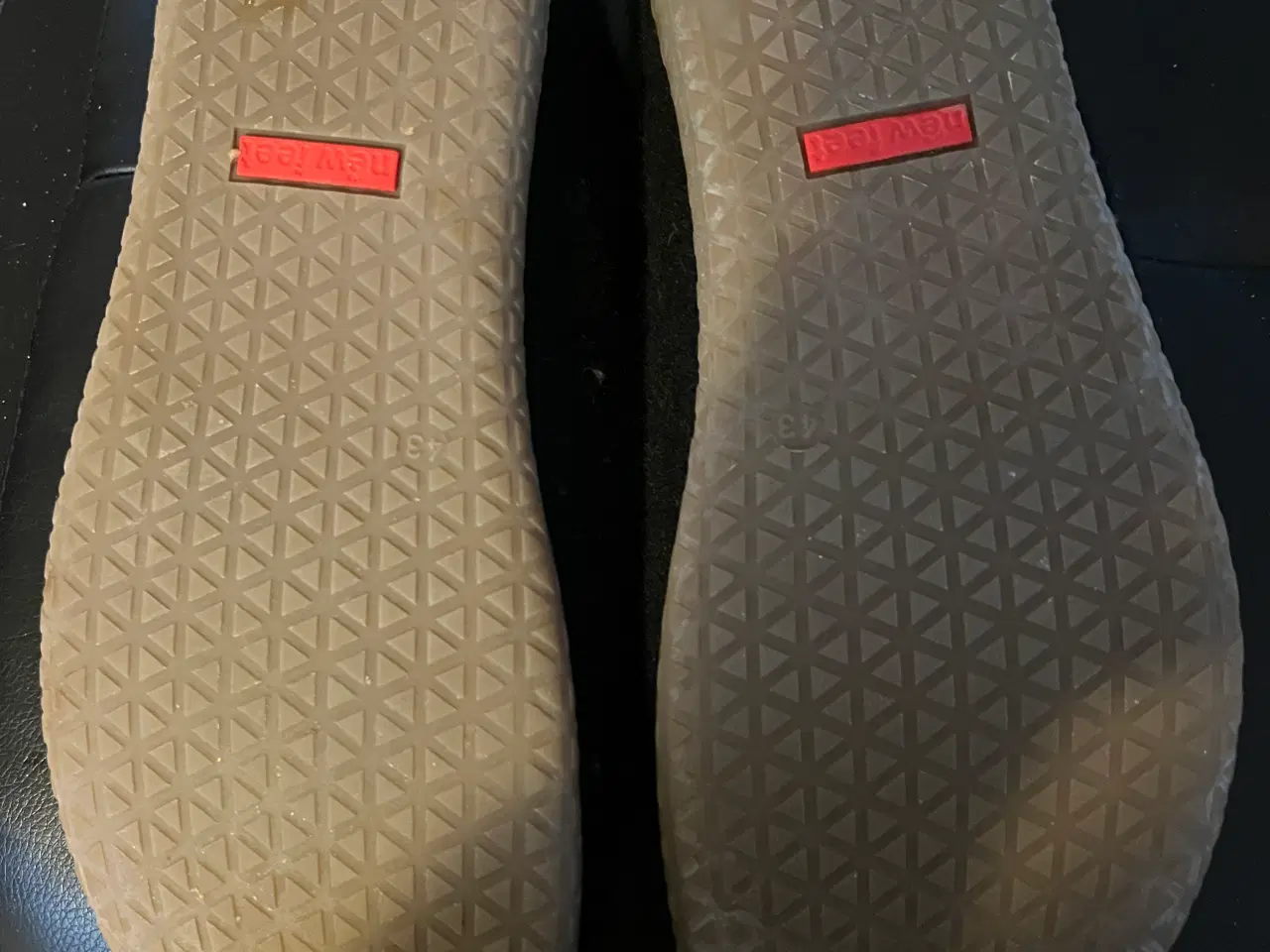 Billede 3 - Sorte New Feet hjemmesko