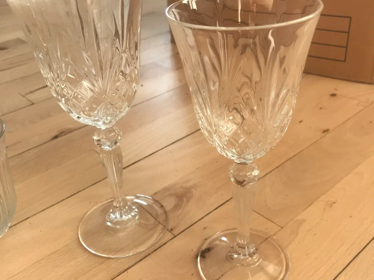 Billede 1 - Lyngby melodia, Vin og vandglas