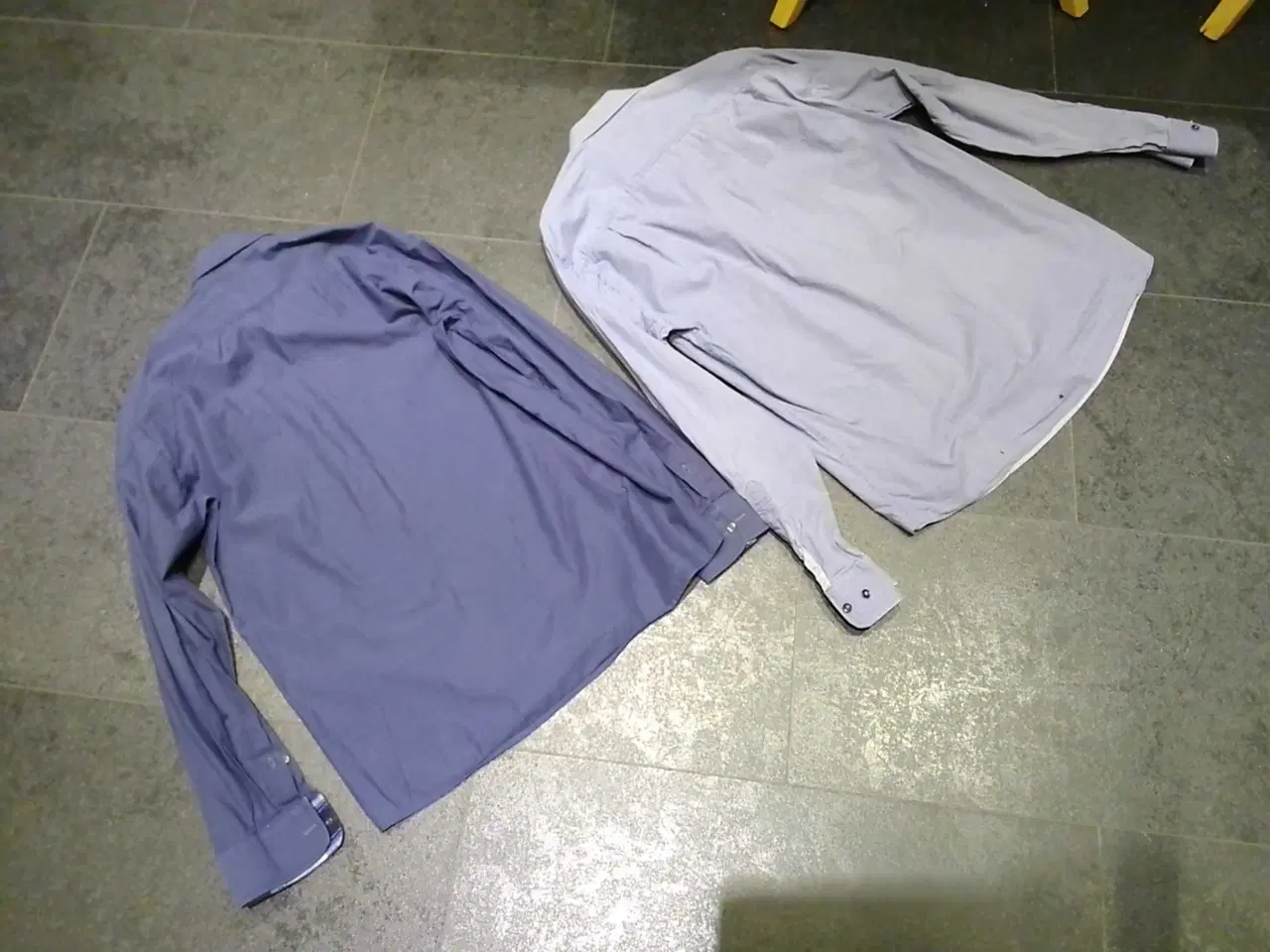 Billede 4 - 2 stk skjorter sælges samlet