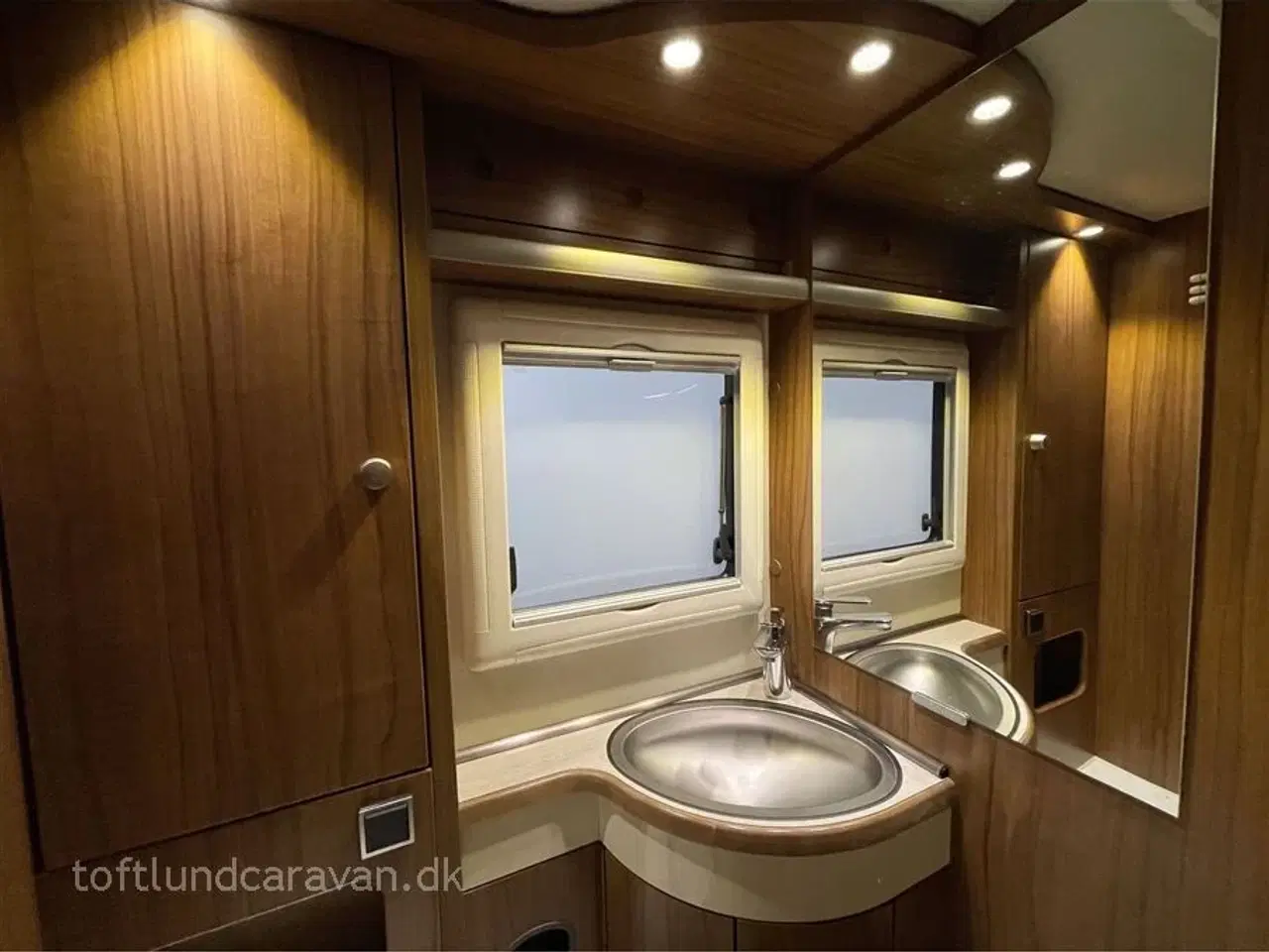 Billede 8 - Hymer Eriba Nova 495 SL LUKSUSVOGN, Enkeltsenge.