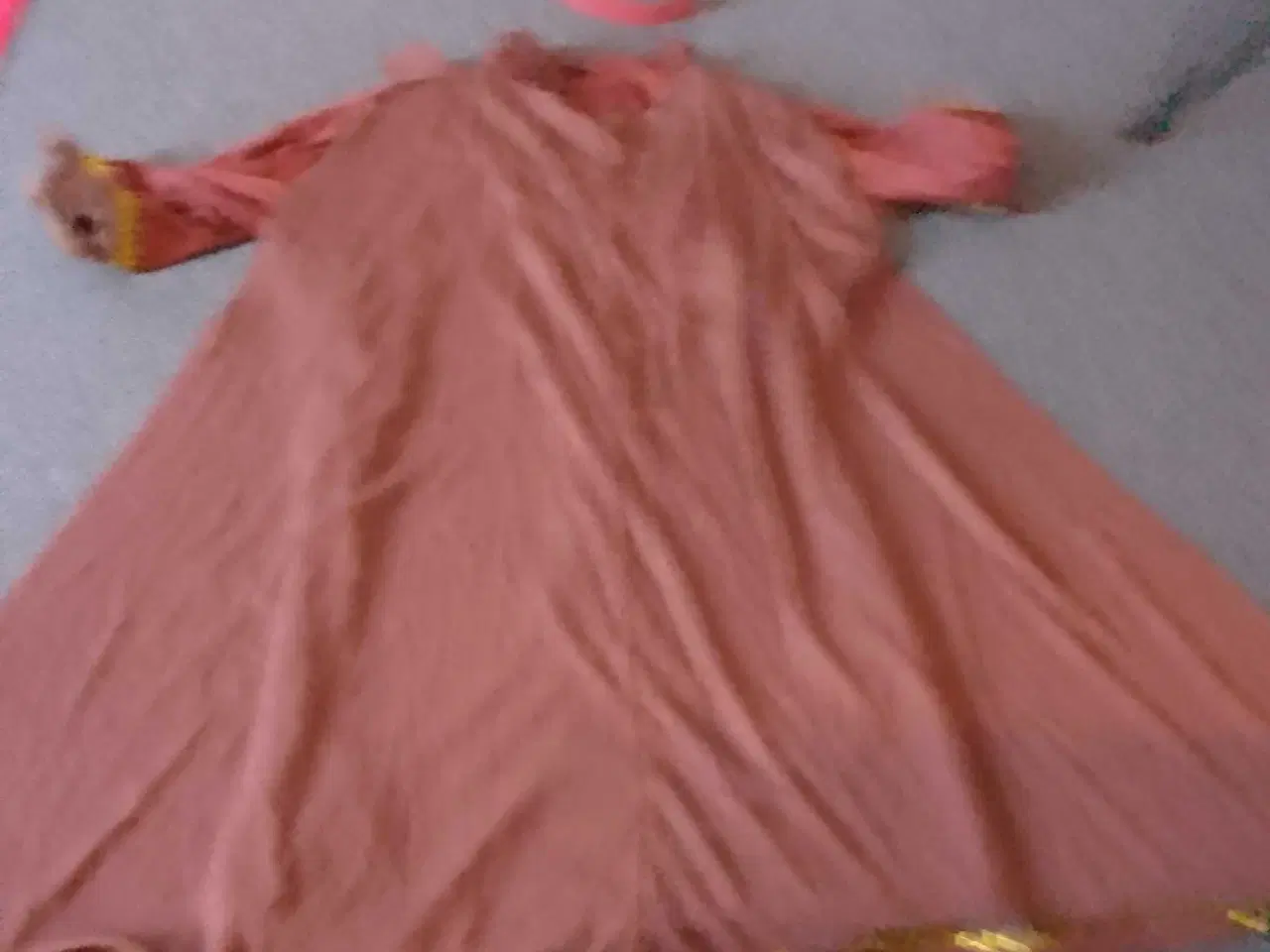 Billede 2 - Viking kostume  Med kappe og bælte Str L