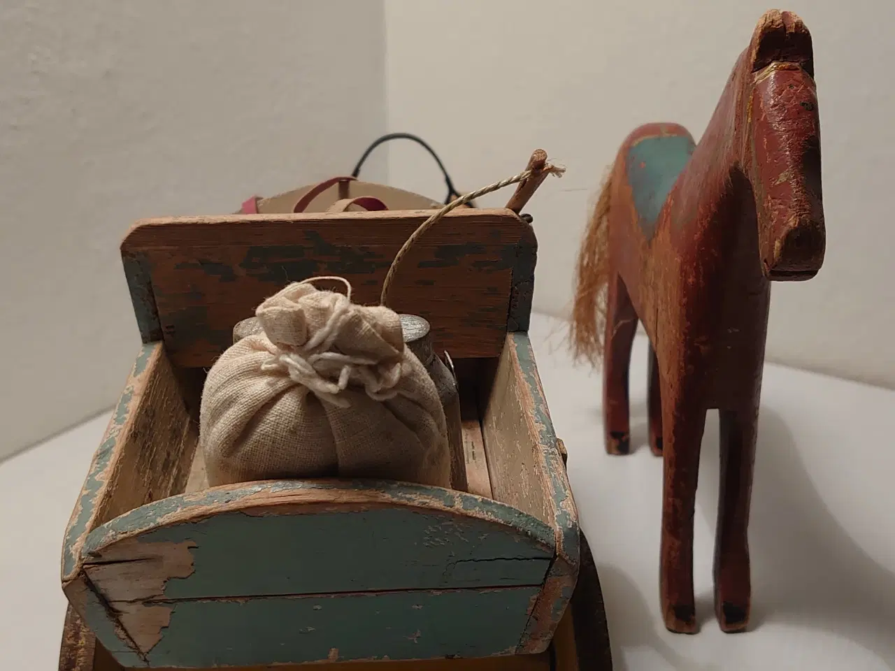 Billede 5 - Fængselslegetøj: Vogn med hest. Ca 1930. L 50cm