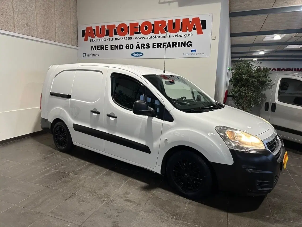Billede 1 - Peugeot Partner 1,6 BlueHDi 100 L2 ESG Flex Van