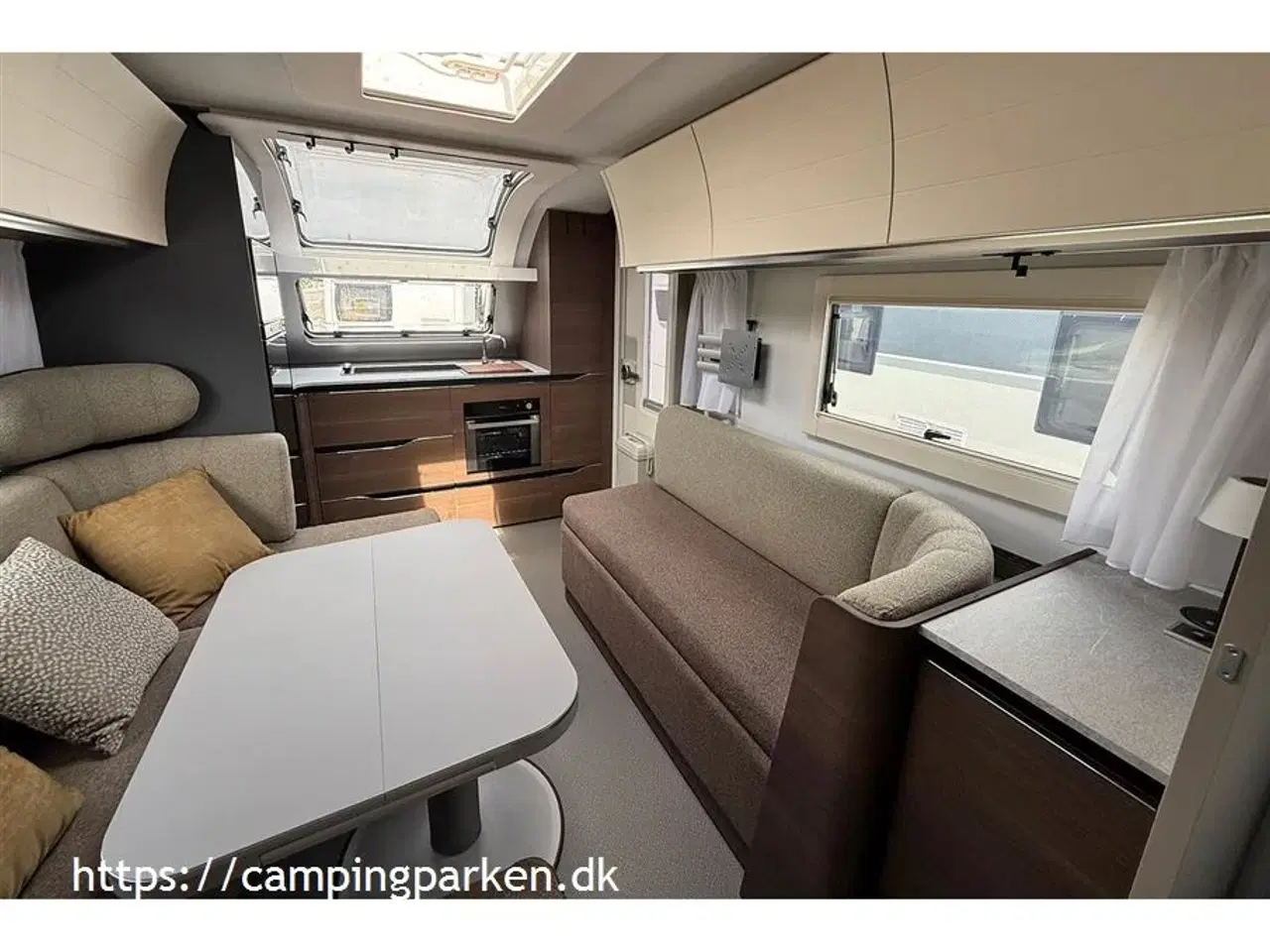 Billede 4 - 2023 - Adria Alpina 663 HT TWIN AXEL Alde Centralvarme   Lækker Adria Alpina 663 HT luksus helårsvogn med rigtig meget udstyr!