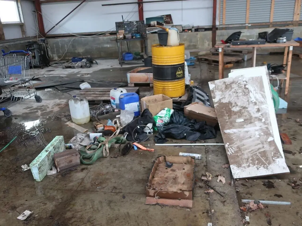 Billede 14 - Div. Dunke, haveredskaber, løftestroppe, arbejdsborde, værktøj m.m.