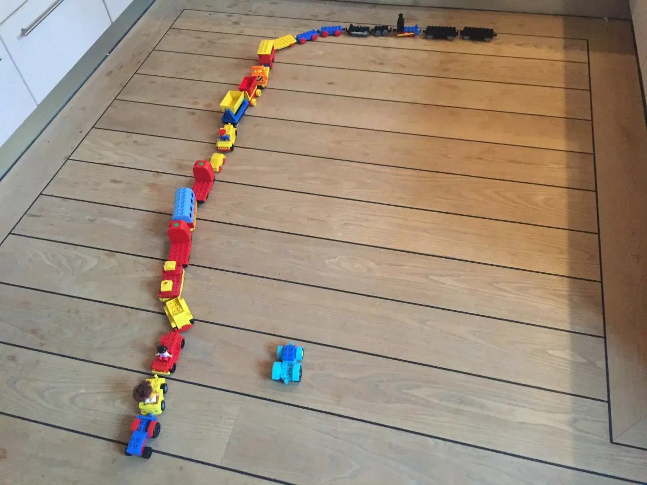Billede 1 - Duplo - bl.a stort tog med el-lokomotiver