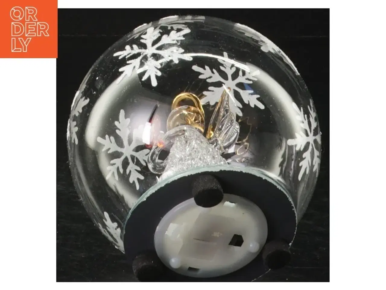 Billede 2 - Glaskugle med julemotiv (str. 11 cm i diameter)