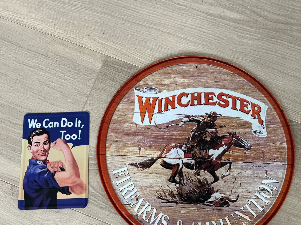 Billede 1 - 2 Forskellige skilte