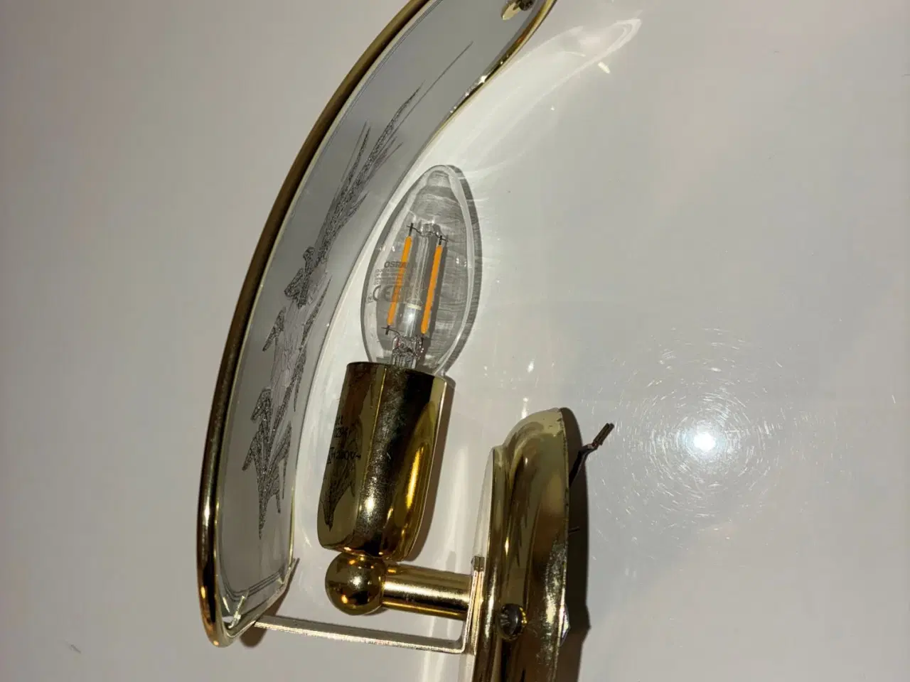 Billede 2 - Vintage væglampe i blomsterdekoreret glas