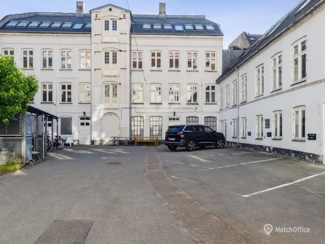 Billede 2 - Parkeringsplads nr. 1 til leje på Vesterbro på Gasværksvej 15.