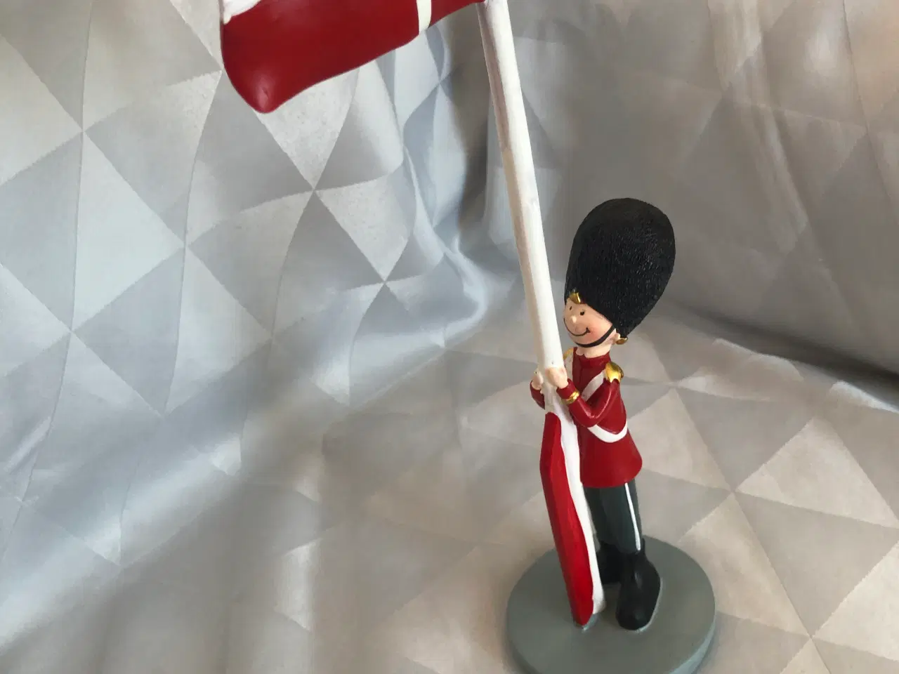 Billede 16 - Soldat med flagstang til fejring/fødselsdag