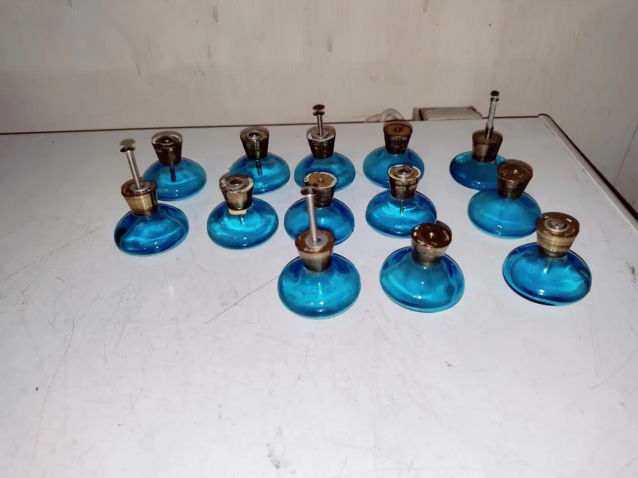 Billede 1 - 13 fede blå glas greb prisen er pr stk