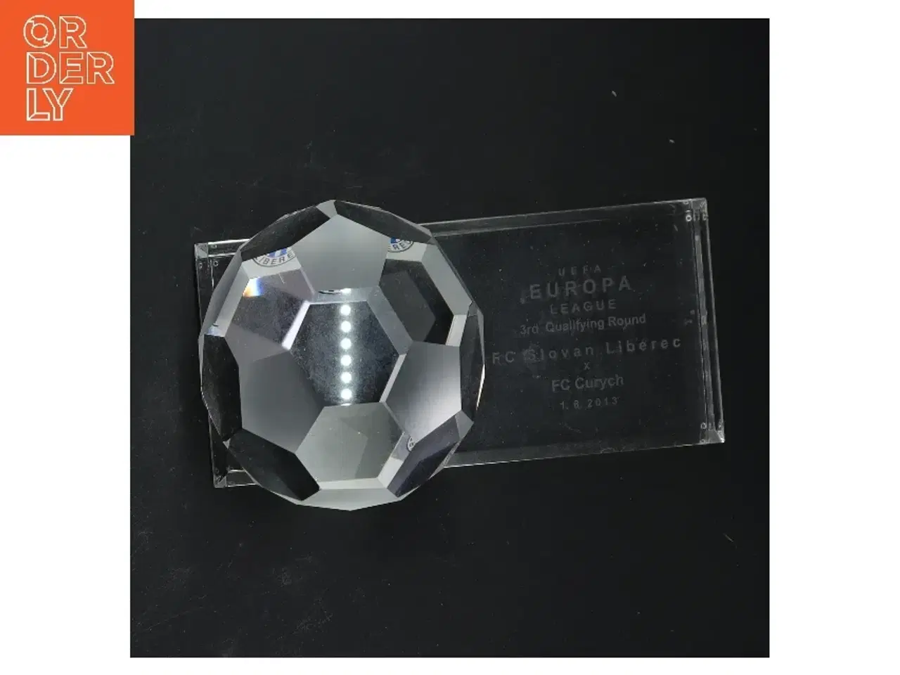 Billede 3 - Krystaltrofæ med UEFA-gravering (str. 11x8x18 cm)