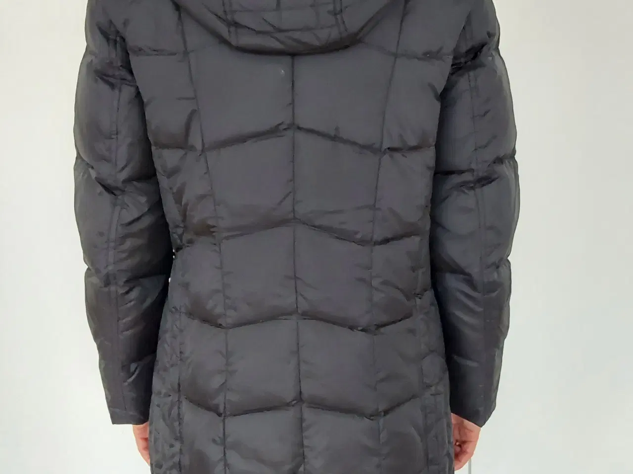 Billede 2 - Dunfrakke fra Barbera Lebek, str. 36. Sort 