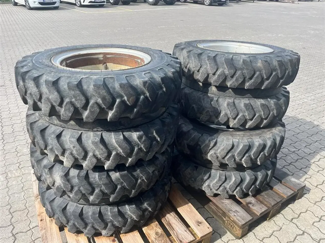 Billede 4 - - - - Mitas8,25-20 komplethjul til gummihjulsgraver
