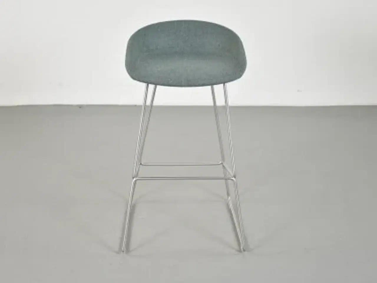 Billede 1 - Hay about a stool barstol i grå/grøn