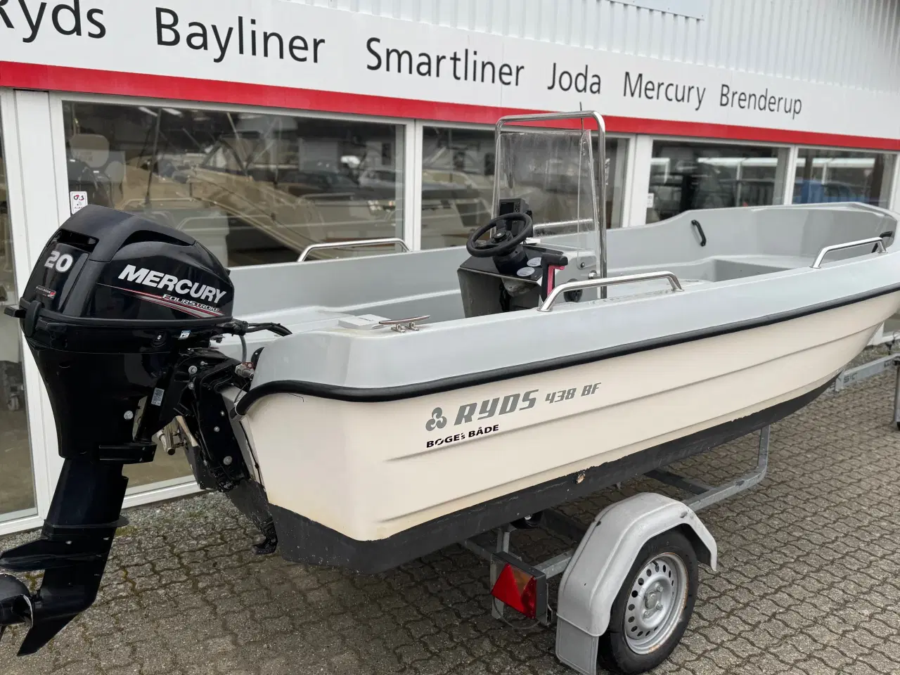 Billede 4 - 438 BF Big Fish med F20 Mercury ELPT 4 takt og 500 kg Brenderup bådtrailer