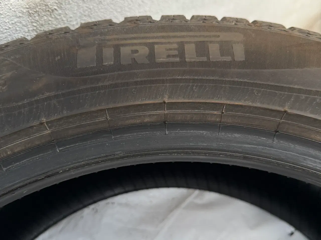 Billede 3 - Pirelli helårsdæk næsten nye.