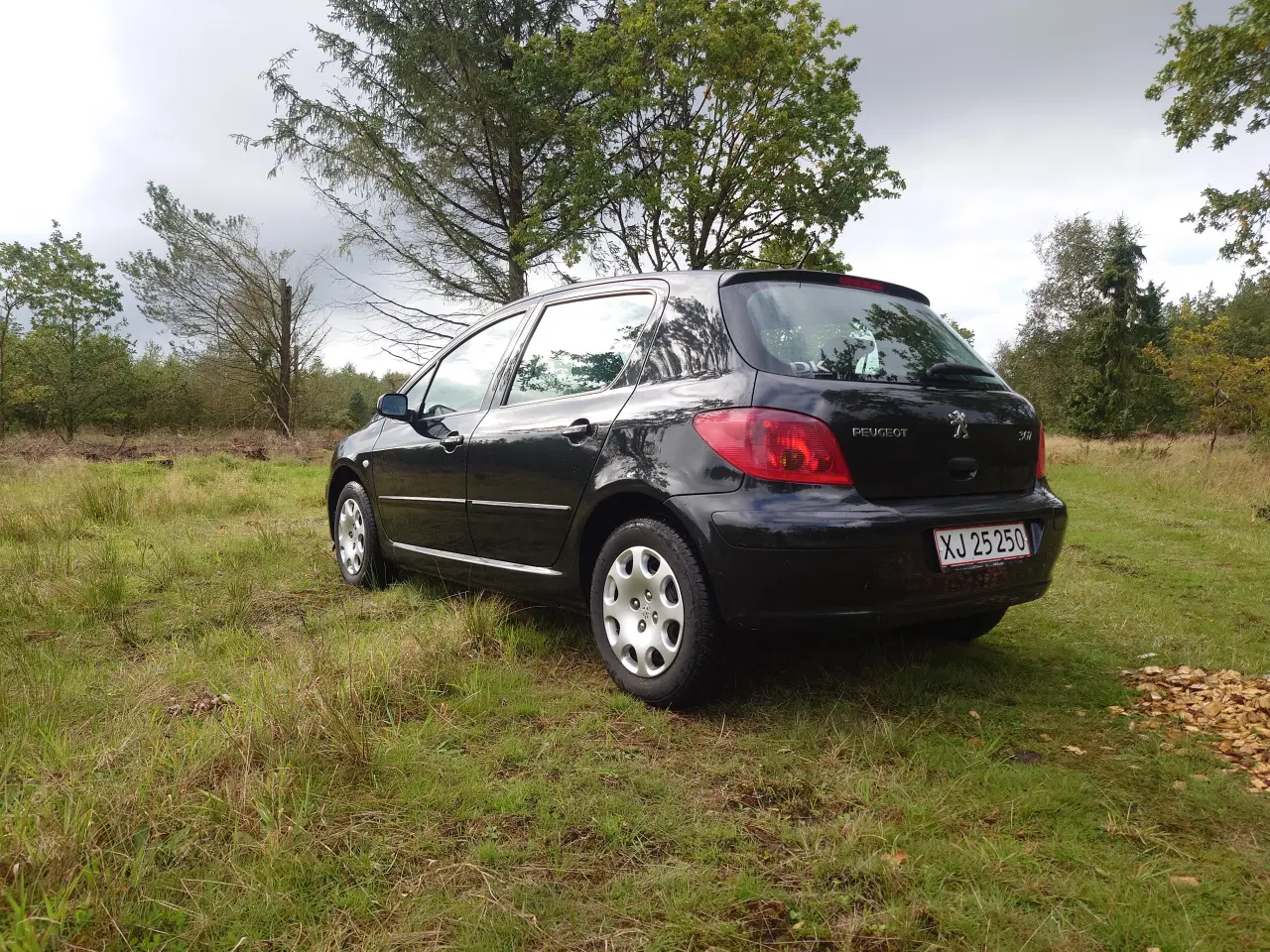 Billede 2 - Sort Peugeot 307 fra 2005 – Din nye bedste ven 🚙