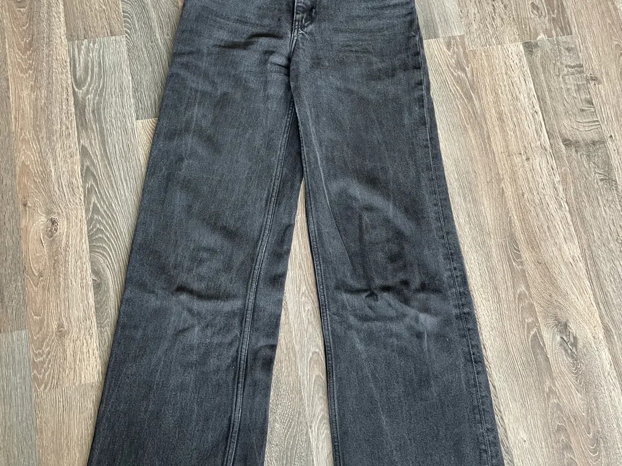 Billede 1 - Monki jeans str 27 sorte