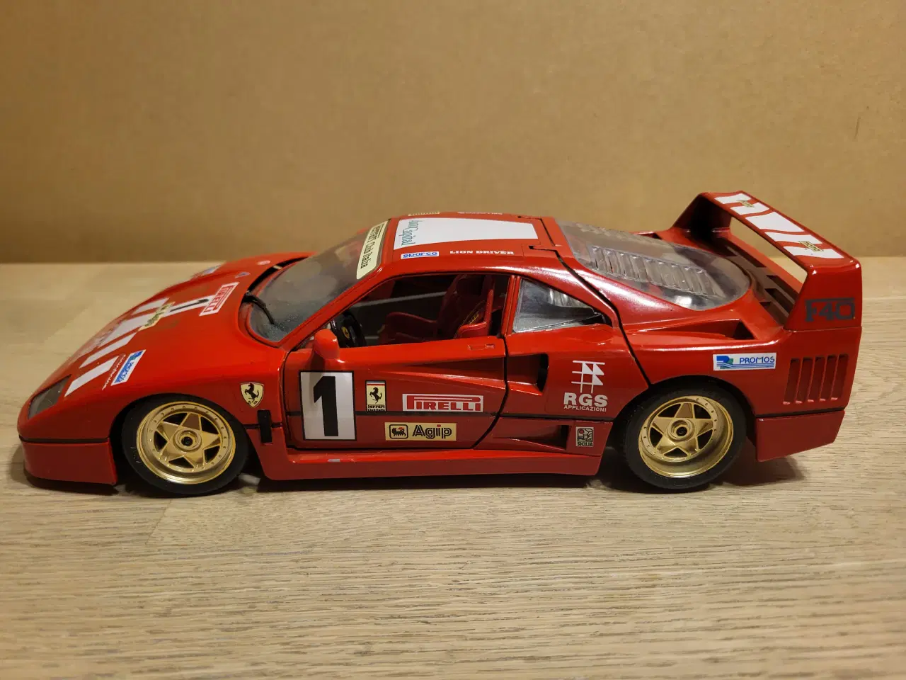 Billede 1 - Modelbil Ferrari F40 1990 skala 1/18