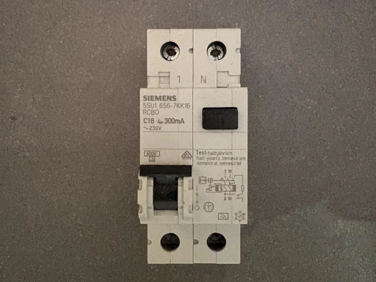 Billede 1 - Kombiafbryder Automat/PFI 300MA C 16A 1P+N 6kA 5SU