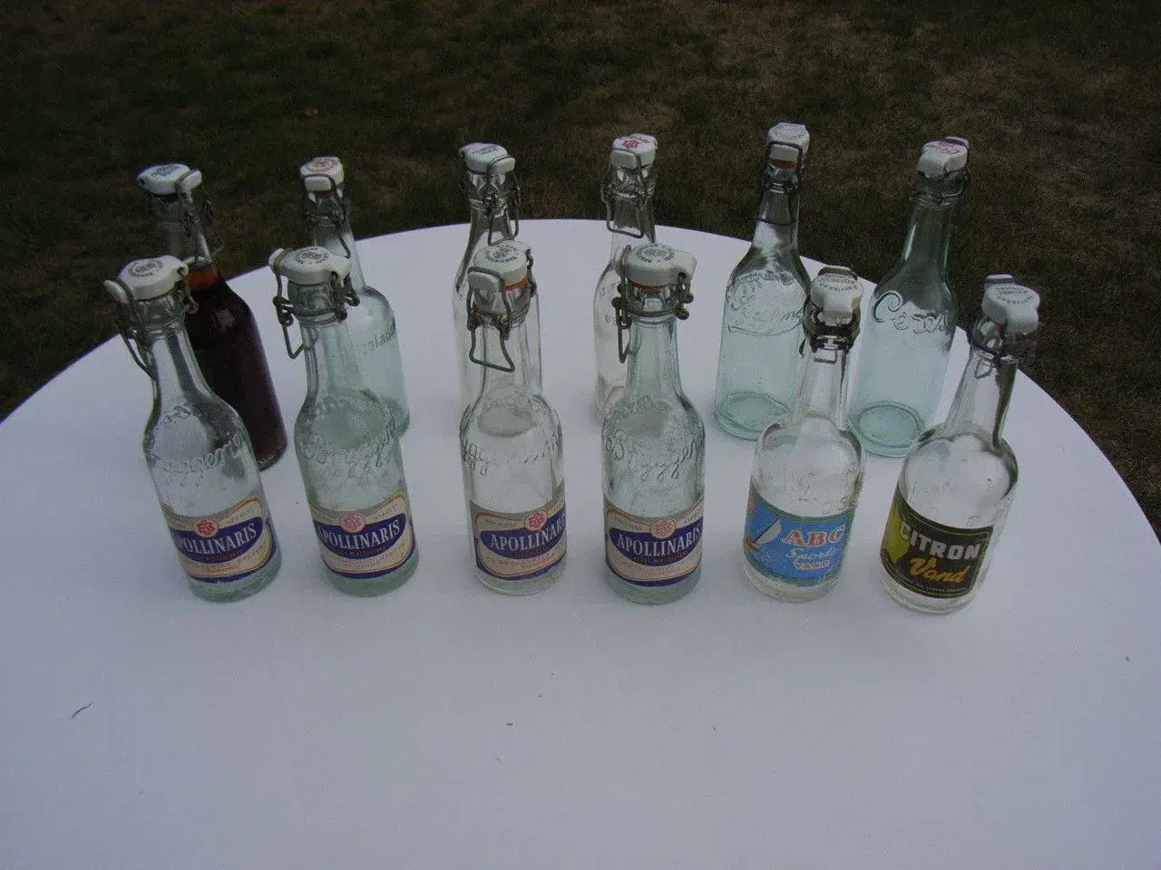 Billede 2 - gamle sodavandsflasker med kasse