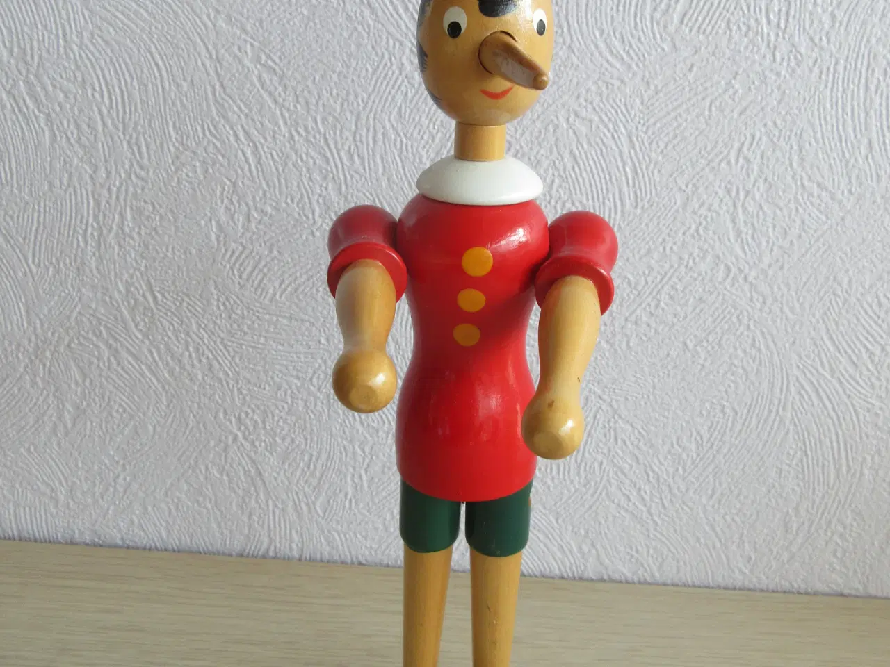 Billede 1 - Pinocchio figur i malet træ ;-)