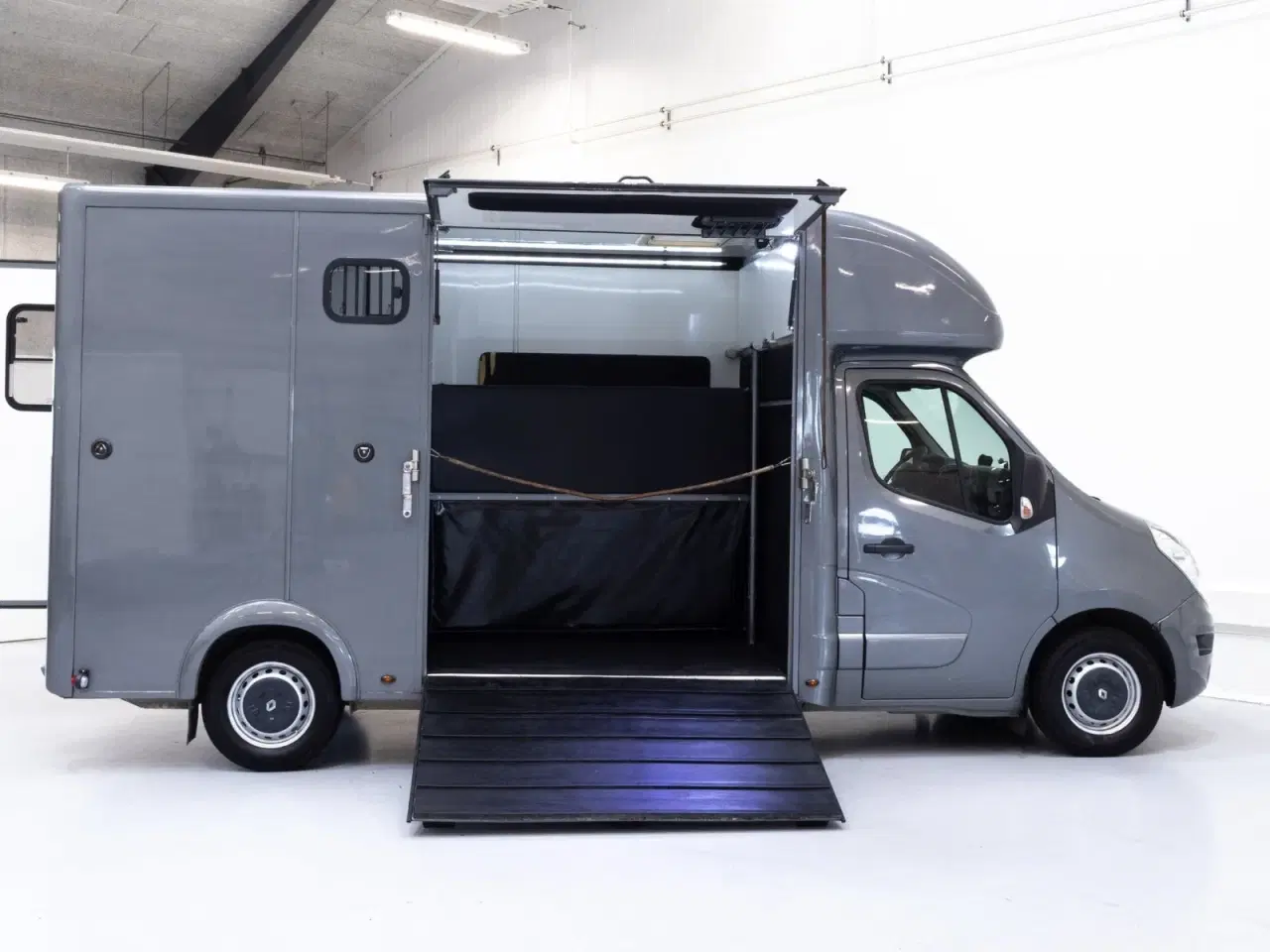 Billede 2 - Renault Master III T35 2,3 dCi 170 Hestetransport