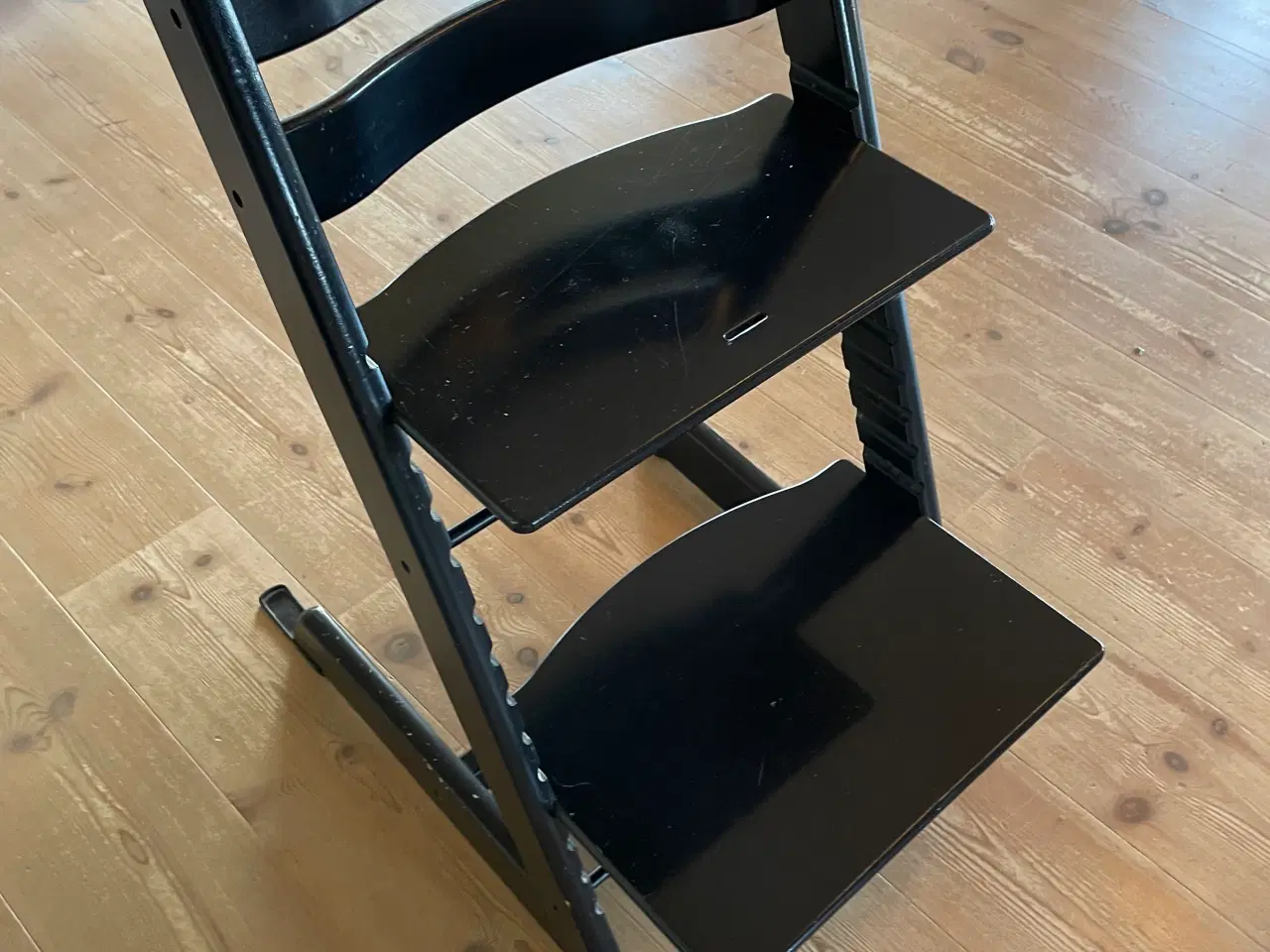 Billede 1 - Stokke Tripp Trapp højstol i sort træ