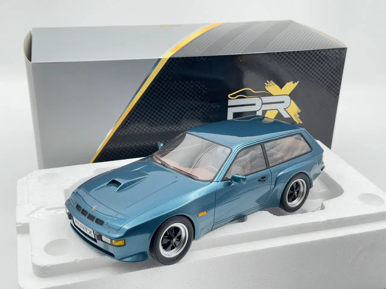 Billede 2 - 1981 Porsche 924Turbo Kombi by ARTZ - 1:18