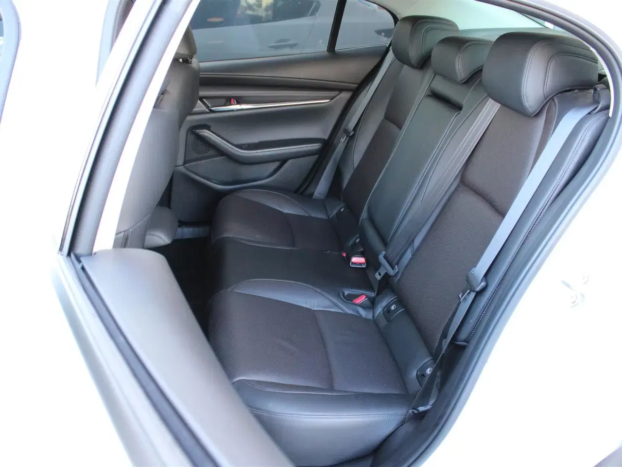Billede 4 - Mazda 3 2,0 Skyactiv-G  Mild hybrid Cosmo 150HK 6g Aut.
