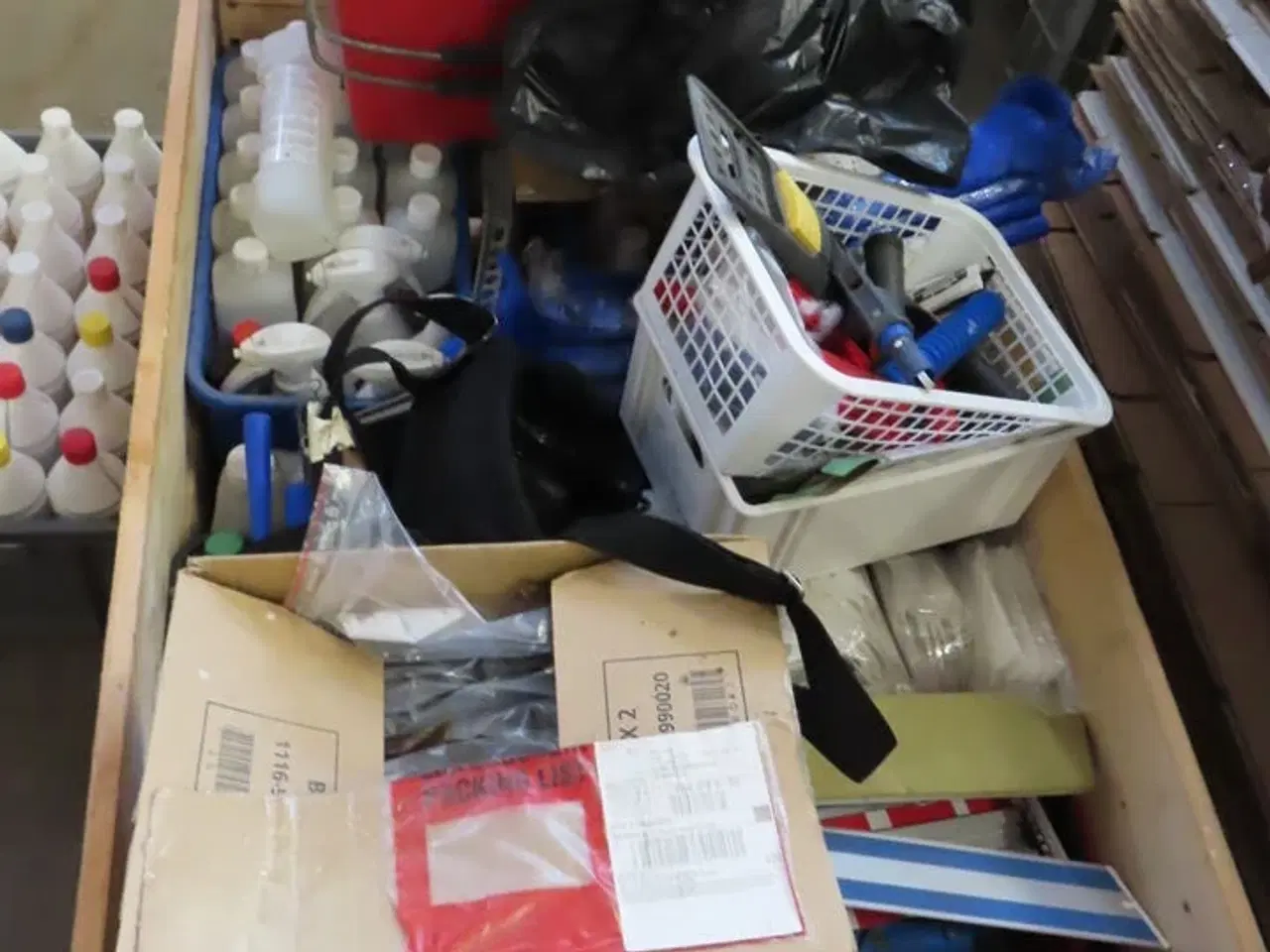 Billede 2 - Palle med rengøringsarktikler