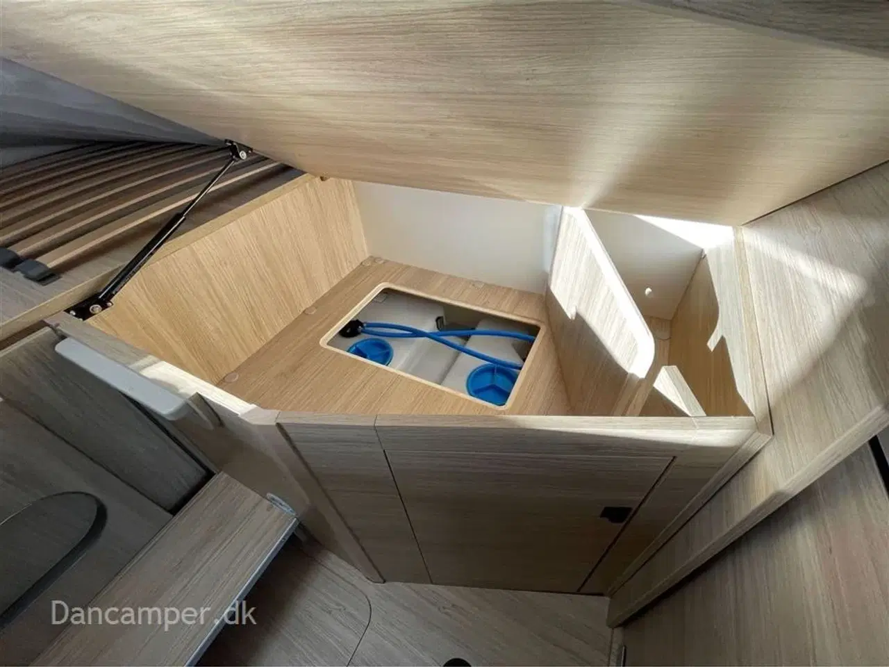 Billede 21 - 2026 - Chausson Fuldintegreret Chausson 7057 Titanium Line, 180 Hk og 8 trins automatgear, 4,4T heavy chassis