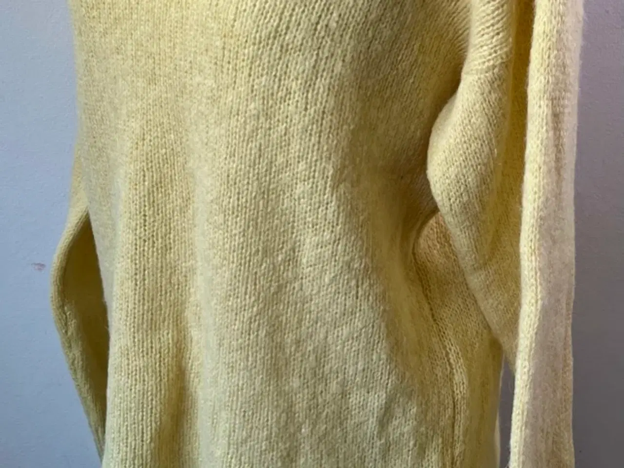 Billede 4 - Stine Goya, gul strikbluse, str XL