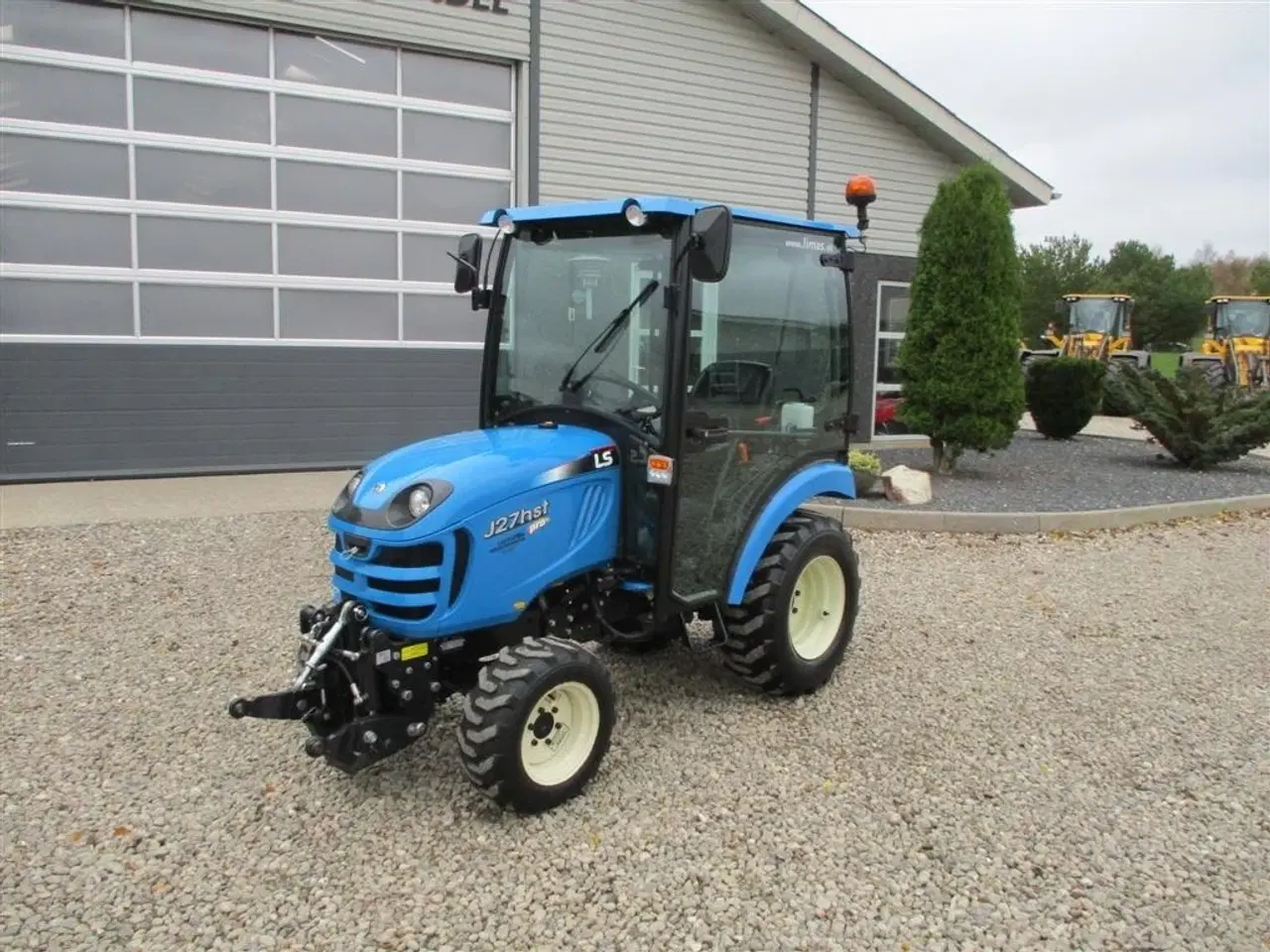 Billede 2 - LS J27 HST Med kabine, frontlift og frontPTO
