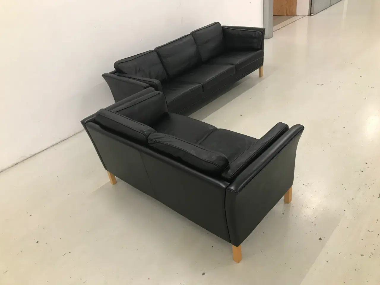 Billede 4 - Mogens Hansen MH2225 3+2 Pers.Sofaer i sort læder