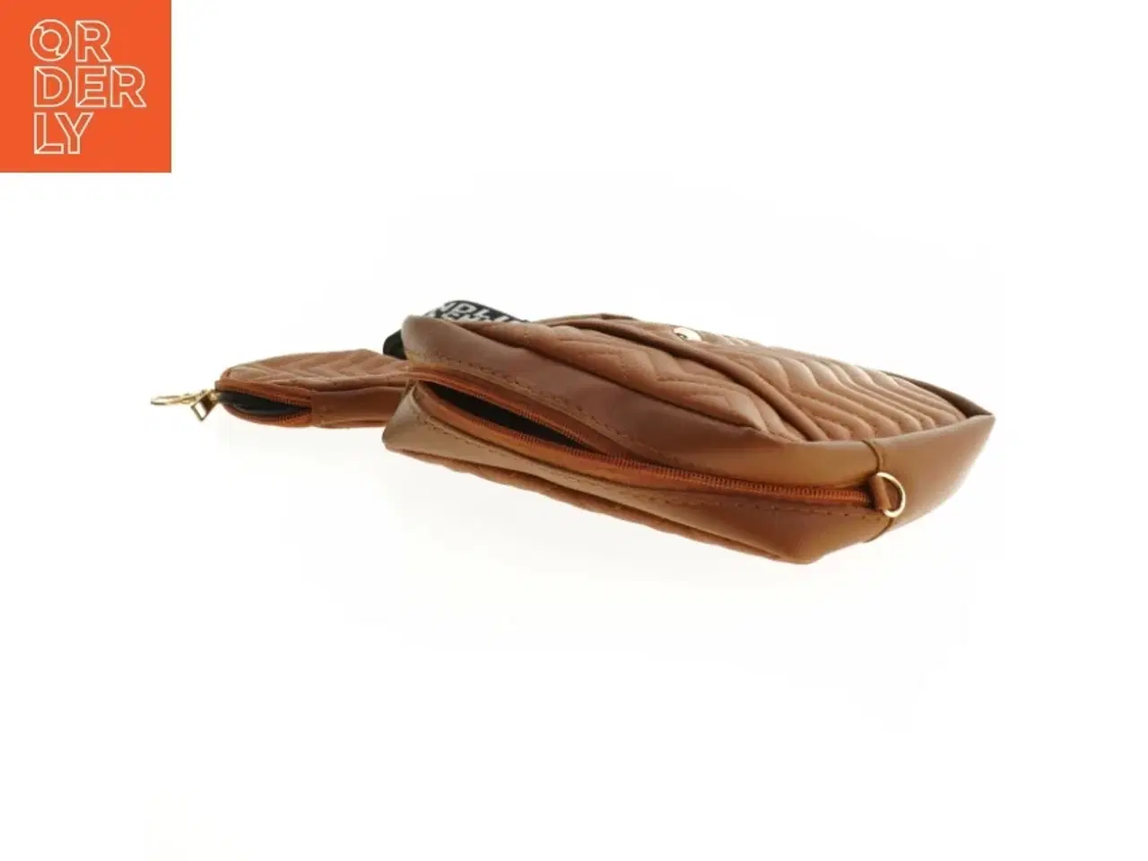 Billede 2 - Karamelbrun skuldertaske med quiltet mønster (str. 23 x 17 cm og ø 10,5 cm)