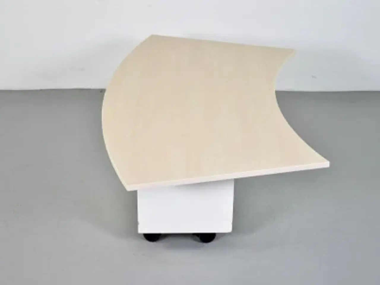 Billede 6 - Buet bordplade med birkelaminat og abs kant, 165 cm.